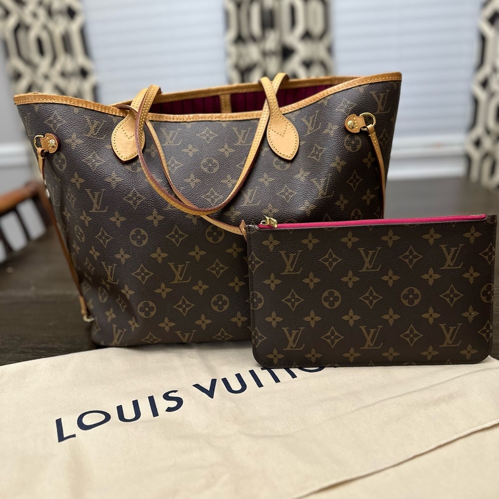 Louis Vuitton Neverfull MM with pouchette in Pivone~virtually flawless bag💕